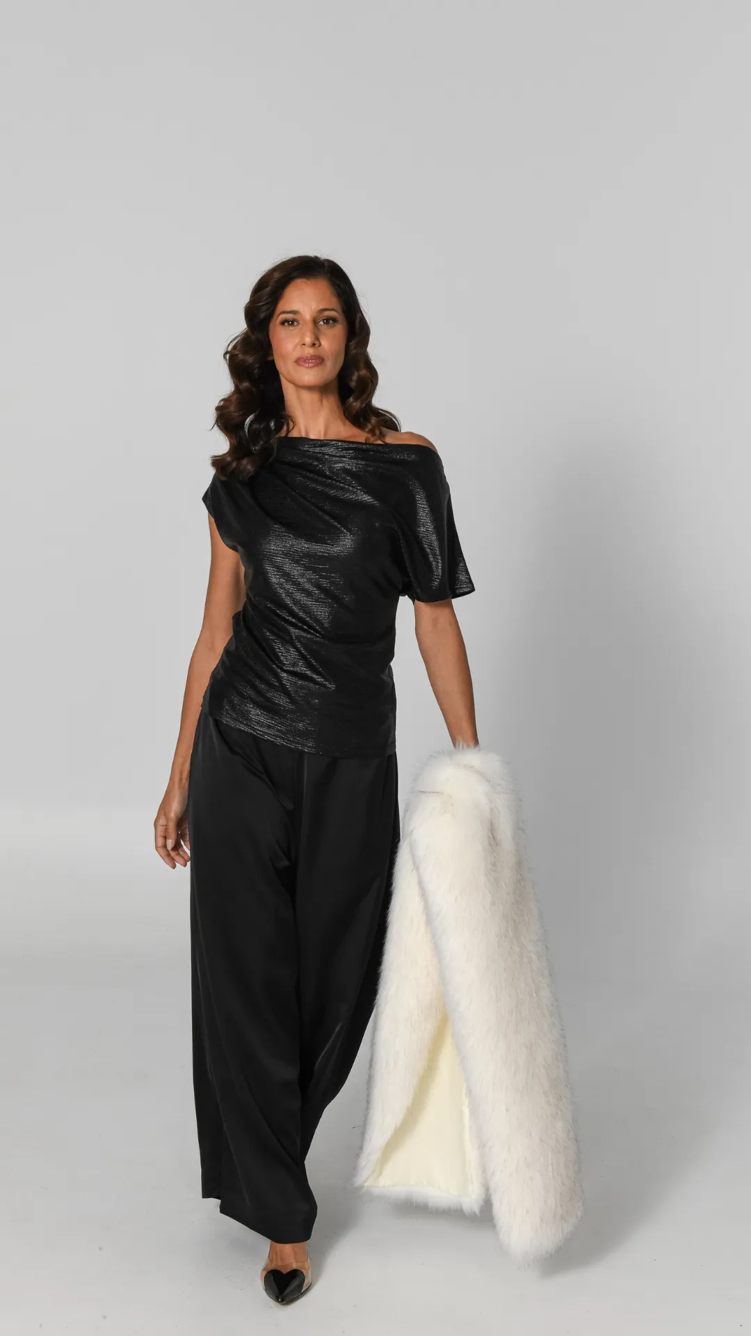 Luxurious Faux Fur Shawl - White with Black Molecules