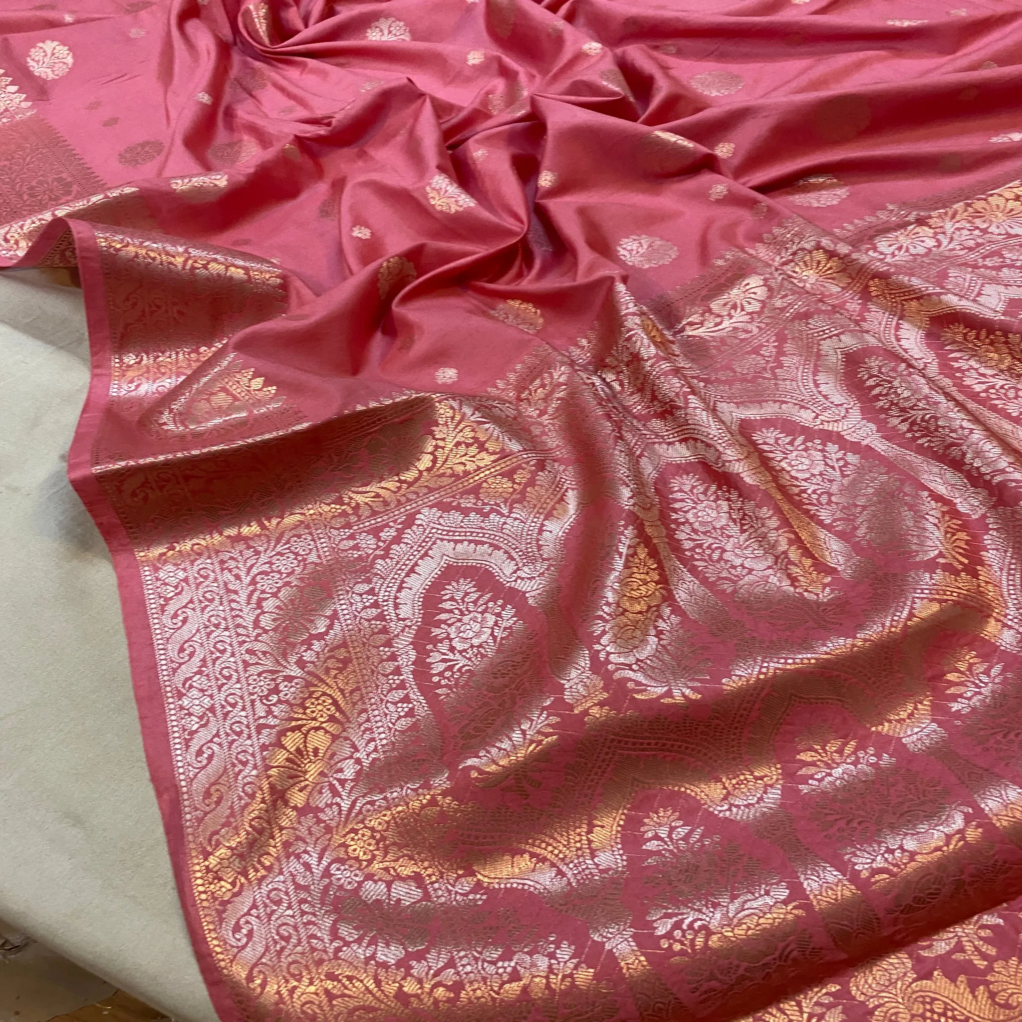 Luxurious Pink Handloom Crepe Banarasi Silk Saree