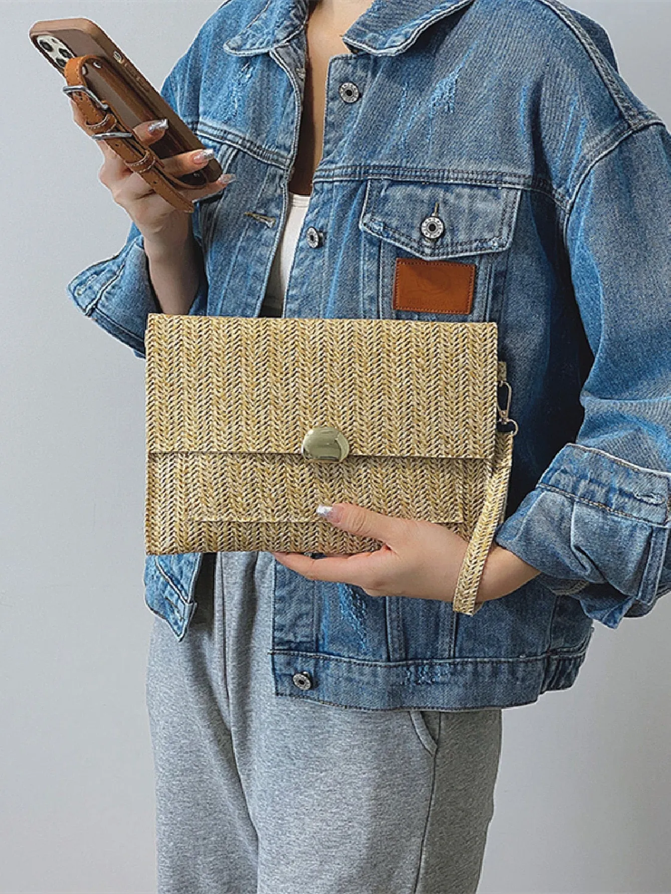 Minimalist Straw Bag With Wristlet