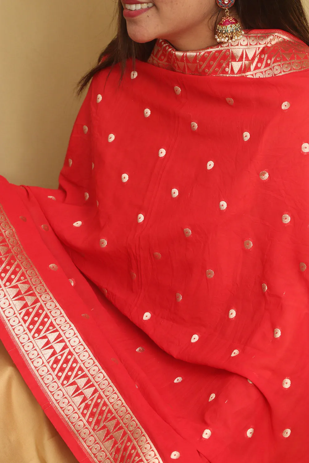 Red Banarasi Georgette Stole: Elegant and Luxurious