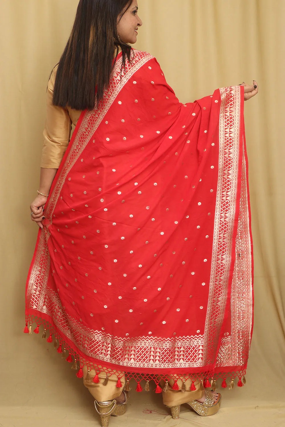 Red Banarasi Georgette Stole: Elegant and Luxurious