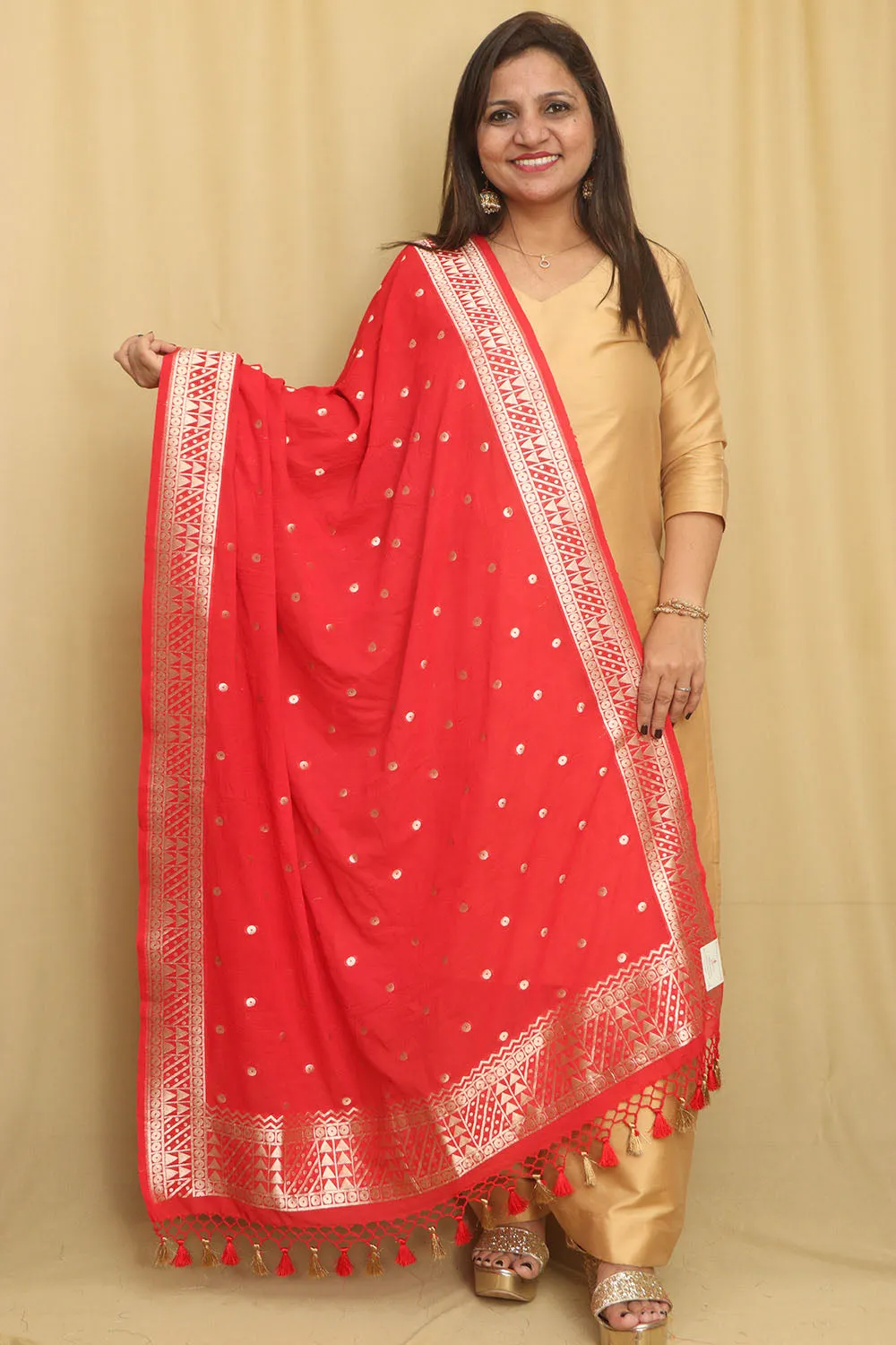 Red Banarasi Georgette Stole: Elegant and Luxurious