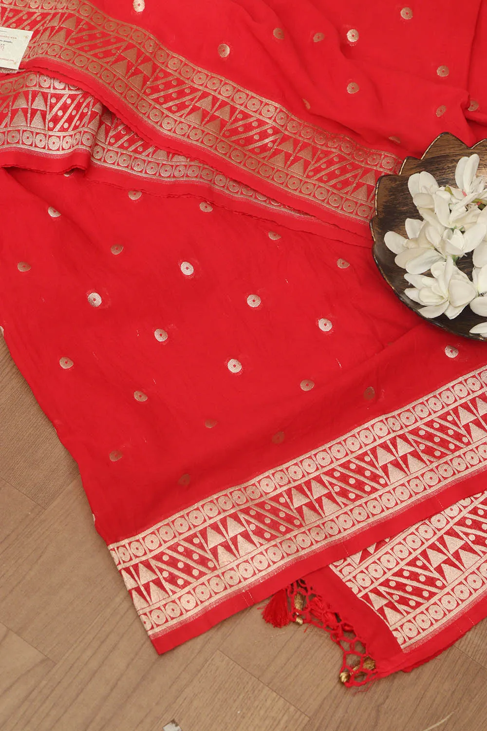 Red Banarasi Georgette Stole: Elegant and Luxurious