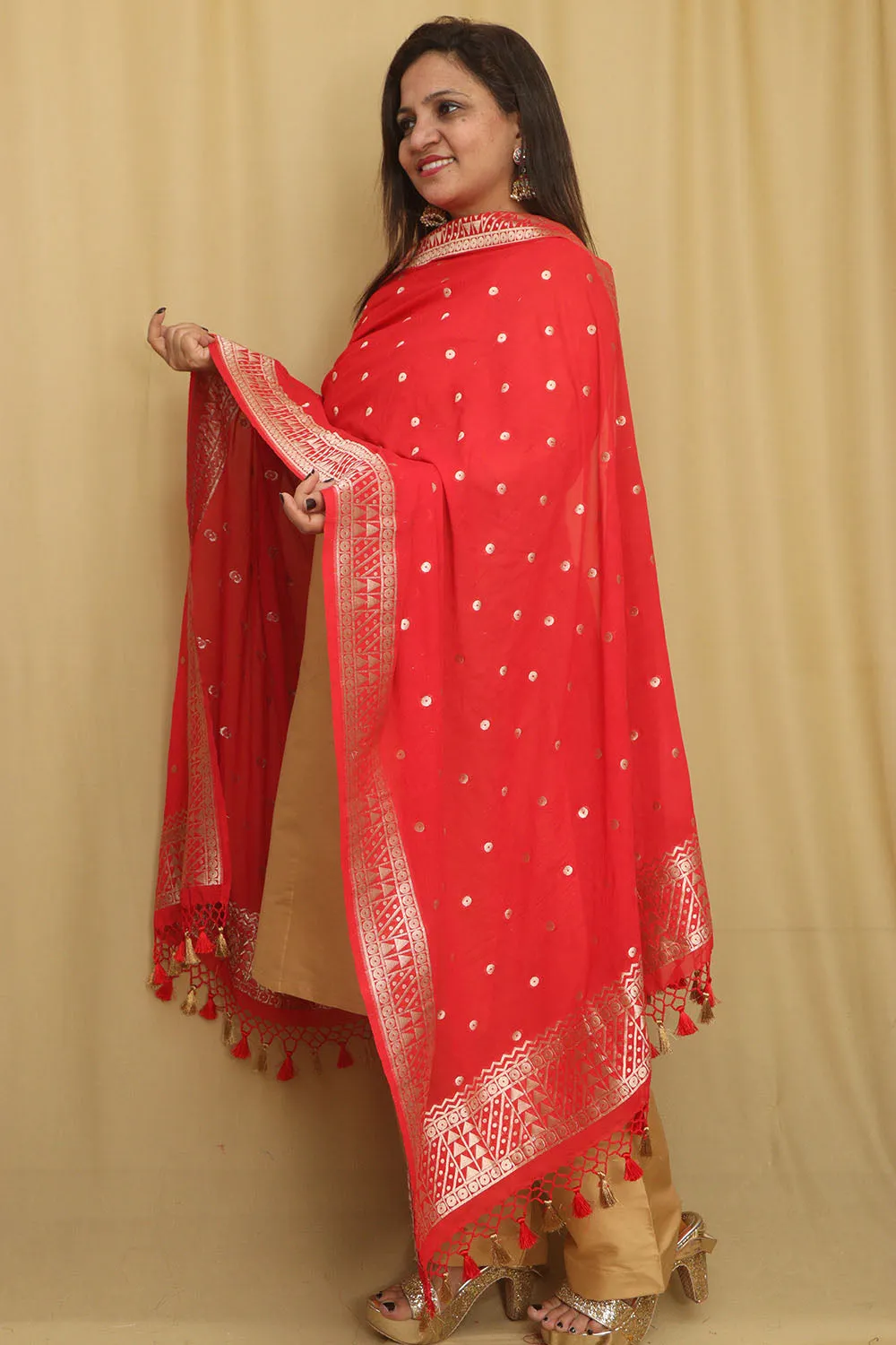 Red Banarasi Georgette Stole: Elegant and Luxurious